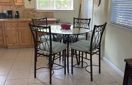 Englewood House | 5 minutes to the Englewood Beach!
