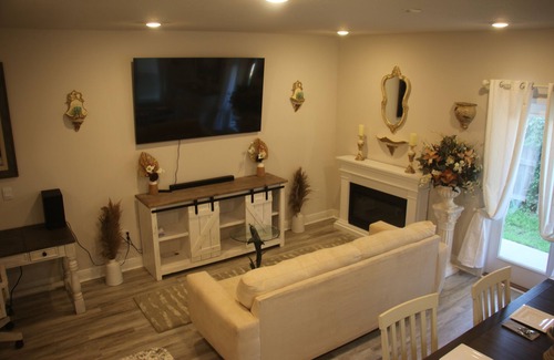 Wright Condo | 5 Minutes to Okaloosa Beach and 15 minutes to Destin Beach