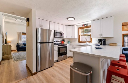 Old Orchard Beach House | 5 Minutes to OOB! Fire Pit & Deck, Dogs Welcome, Family Friendly, Sleeps 10