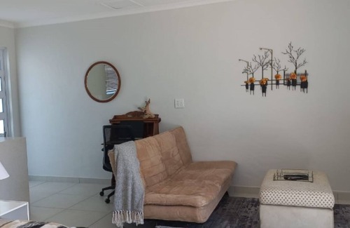 Trawal Apartment | 5 minutes to world famous beach, 1GB Wi-fi, Solar, centrally located