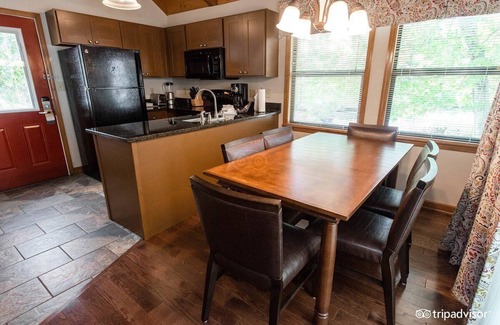 Gatlinburg Resort | 5 Nights at Bluegreen Mountain Loft Resort at the height of the holiday season!
