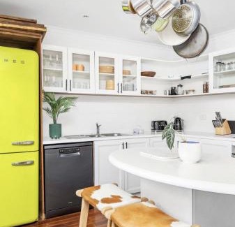 North Fremantle House | 5 North Freo 2br Supercool Pad & Parking