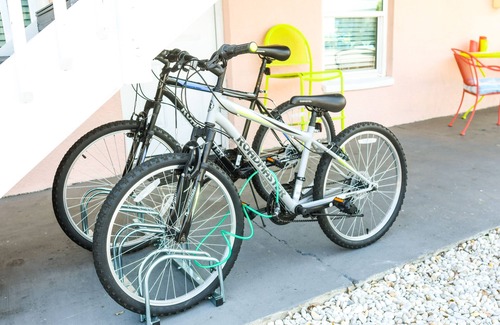 Madeira Beach Apartment | 5 O'Clock Somewhere Across the Street from Beach Access