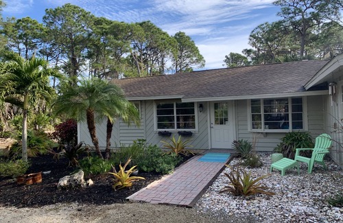Englewood House | 5 O'Clock Somewhere - screened in private pool - 2/2 with 3 beds