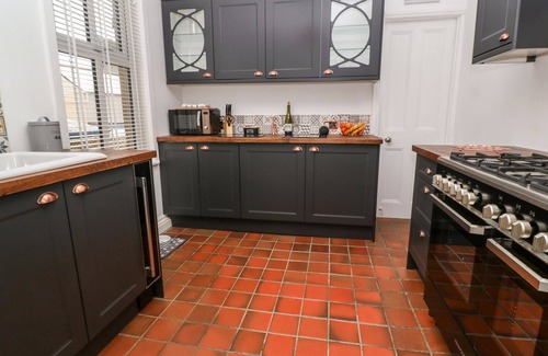 Newlyn Cottage | 5 PARC TERRACE, pet friendly, character holiday cottage in Newlyn
