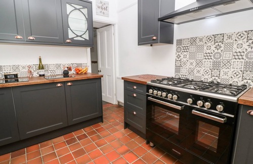 Newlyn Cottage | 5 PARC TERRACE, pet friendly, character holiday cottage in Newlyn
