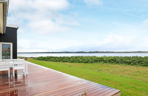 Hvalpsund House | 5 person holiday home in Farsø