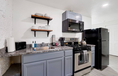 El Paso House | 5 Points El Paso Guesthouse Studio- Comfy & Centrally Located