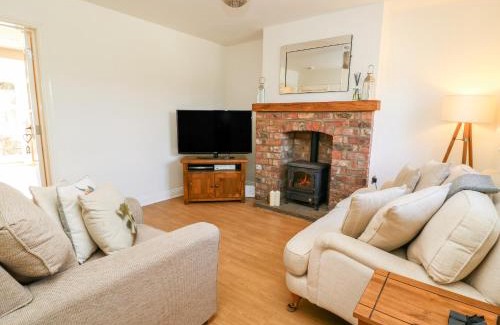 Brantingham House | 5 Pond View Cottages
