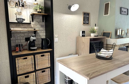 Brem Sur Mer House | 5-room house near beach and town, Brem sur Mer, with wifi