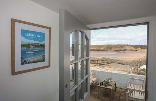Cemaes Bay Cottage | 5 SEA VIEW STREET, family friendly, with open fire in Cemaes Bay