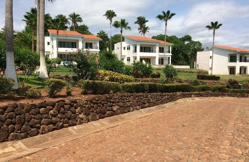 Santa Cruz Villa | #5 Shared Pool, 3 Bedroom/3 Bathroom, Private beach ramada WIFI SKY