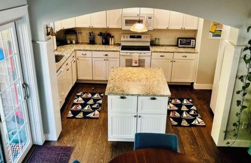 Provincetown House | 5 star 1,550 SF - The Gale Force Farmhouse at Telegraph Hill - Modern, Renovated