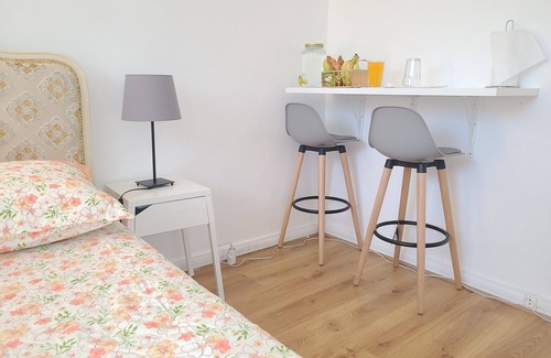 Parc aux lievres Apartment | 5 star 🌟 1-bedroom apartment with AC, WiFi, balcony,