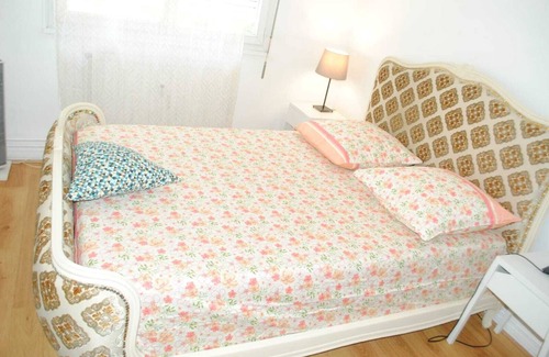 Parc aux lievres Apartment | 5 star 🌟 1-bedroom apartment with AC, WiFi, balcony,