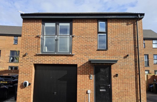 Doncaster House | 5 Star, 1 Bed, Sleeps 4, Free Parking