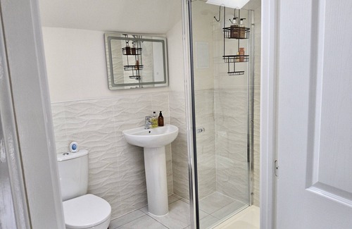 Doncaster House | 5 Star, 1 Bed, Sleeps 4, Free Parking