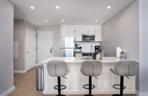 The Heights Apartment | 5 Star Apt - NYC Skyline View