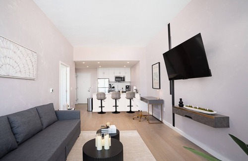 The Heights Apartment | 5 Star Apt - NYC Skyline View