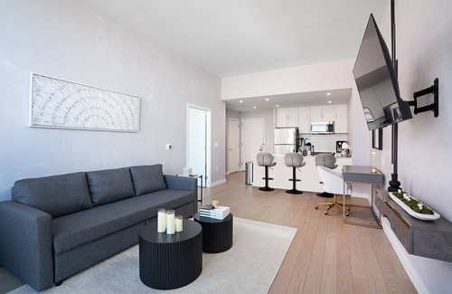 The Heights Apartment | 5 Star Apt - NYC Skyline View