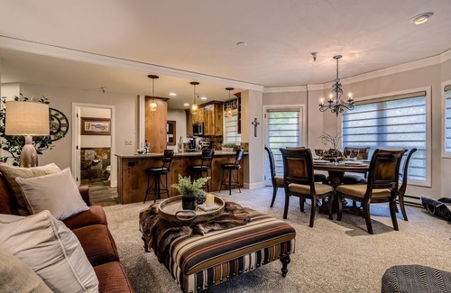 Peak 9 Condo | 5 STAR Base Peak 9 -AUTUMN Beauty SKI In/Out Village @ Breck Pool, hot tubs +