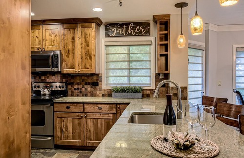 Peak 9 Condo | 5 STAR Base Peak 9 -AUTUMN Beauty SKI In/Out Village @ Breck Pool, hot tubs +