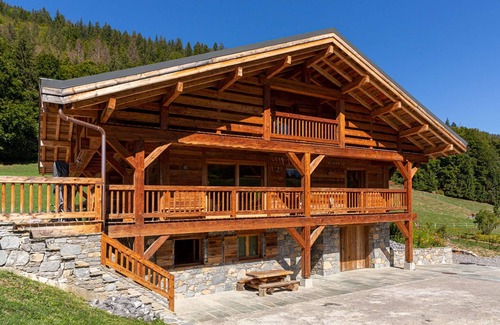 Saint-Jean-de-Sixt Ski Chalet | 5-star chalet with home cinema