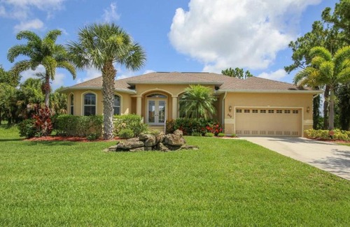 Long Meadow Villa | 5 Star Condo on Charlotte Harbor, Charlotte County Condo 1007