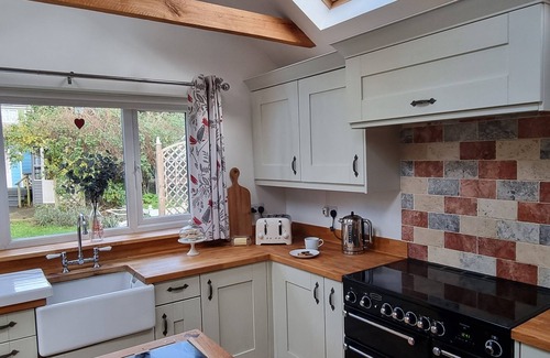 Brighstone House | 5 Star, Cosy, characterful thatch cottage in a designated area of natural beauty