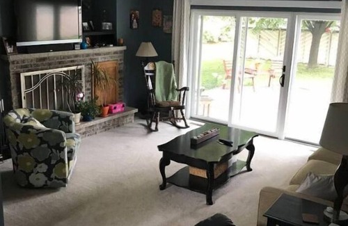 Neenah House | 5 star EAA rental !