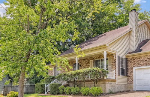 Windsor Green House | 5 Star Family Home Clean, Comfortable, Location