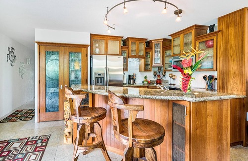 Kailua-Kona Condo | 5-star Four Seasons style renovated gem with A/C and Ocean View