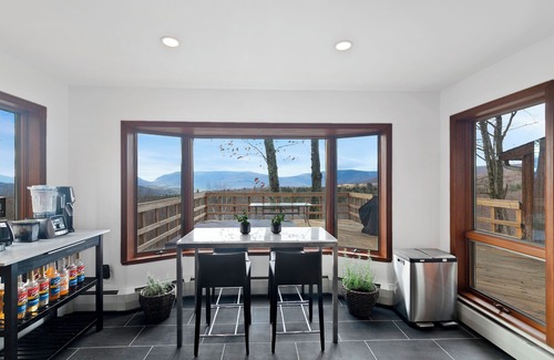 Tannersville Ski Chalet | 5 Star Gorgeous Cliffside Chalet w Panoramic Views