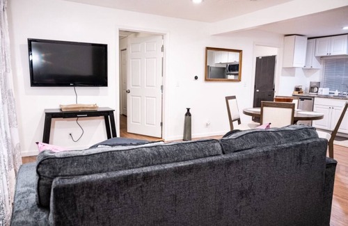 Olathe House | 5-Star Home in amazing location! 3Brm w/3Bth Gem.