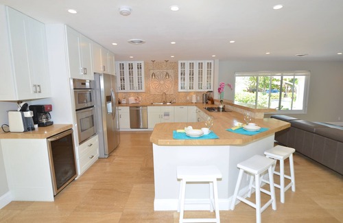 Bel Air House | 5 STAR LUXE 4 BED BEACH HOME + 40X20 HEATED POOL STEPS TO BEACH NEWLY FURNISHED!
