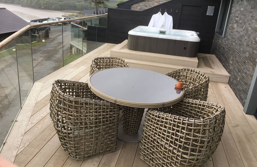 Laugharne House | 5 star Luxury Lodge with beautiful views of the Taf Estuary