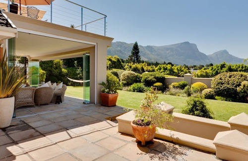 Constantia House | 5 Star Luxury - Self Catering Accommodation - Constantia - 6 Double Bedrooms
