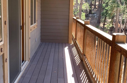 Mammoth Lakes House | 5 Star Luxury, Stunning, LARGE 3 Bedroom, Walk to CANYON Lodge Chairlift Sleep 8