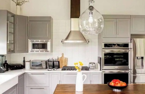 Gig Harbor House | 5 STAR Modern Bungalow in the heart of Downtown
