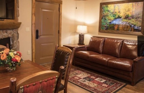 Gatlinburg Villa | 5 Star Mountain Resort. Pet friendly.