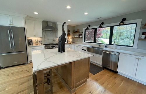 Highlands House | 5 STAR, newly renovated, long range mountain view, central to Highlands/Cashiers