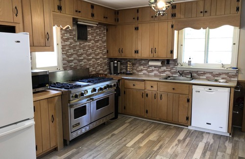Eagle River House | 5 star on CATFISH LAKE wet boathouse, sandy beach, 5 bedroom, air cond