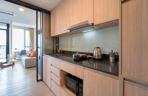 Huai Khwang Condo | 5 Star Rama 9 Luxury Apartment Infinity Pool