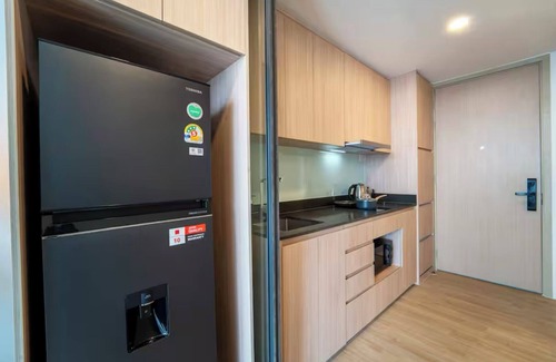 Huai Khwang Condo | 5 Star Rama 9 Luxury Apartment Infinity Pool