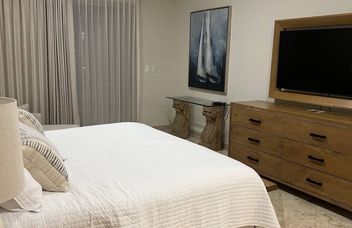 Flamingos Resort | 5 star remodeled Villa - BradAndJoeyRentals Villa La Estancia