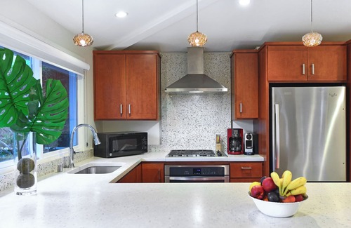 La Jolla Shores Cottage | 5 Star Reviews! La Jolla Shores' Immaculate Mid-Century Cottage, Steps to Beach!