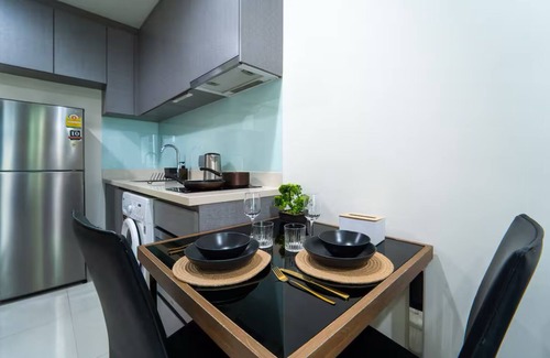 Khlong Tan Apartment | 5 Star Sukhumvit Condo Infinity Pool Gym Sauna