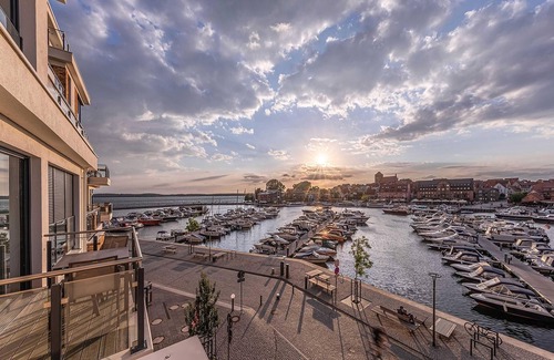 Muritz Apartment | 5 - star vacation apartment deceleration in the harbor residence Waren