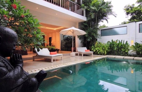 Batubelig Villa | 5 Star Villa Holidays is proud to present Bali Villa 2132