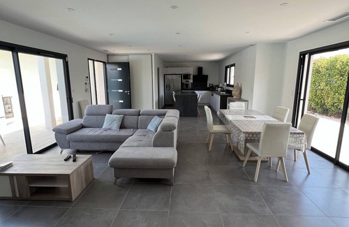 Serignan Villa | 5-star villa with pool at Maison de France